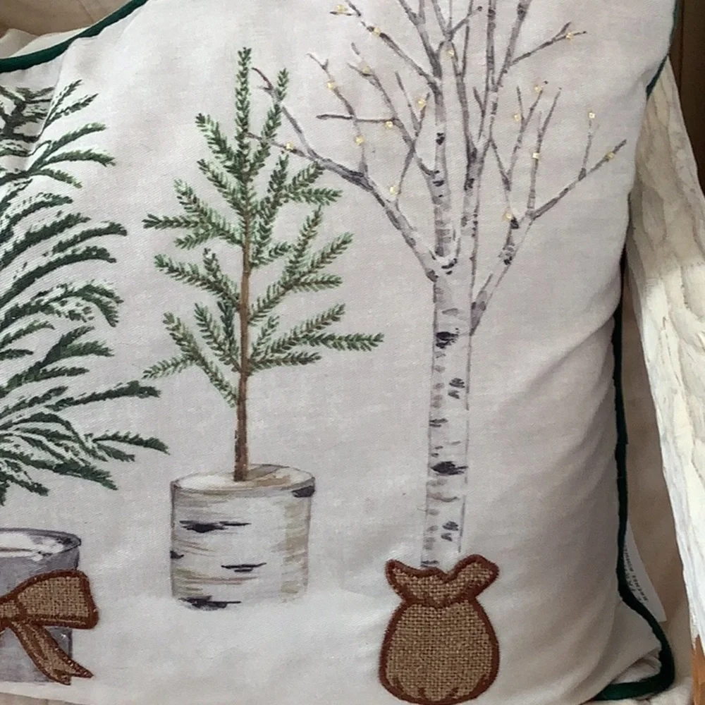 The Farmhouse by Racheal Ashwell Holiday Goose-down Pillow